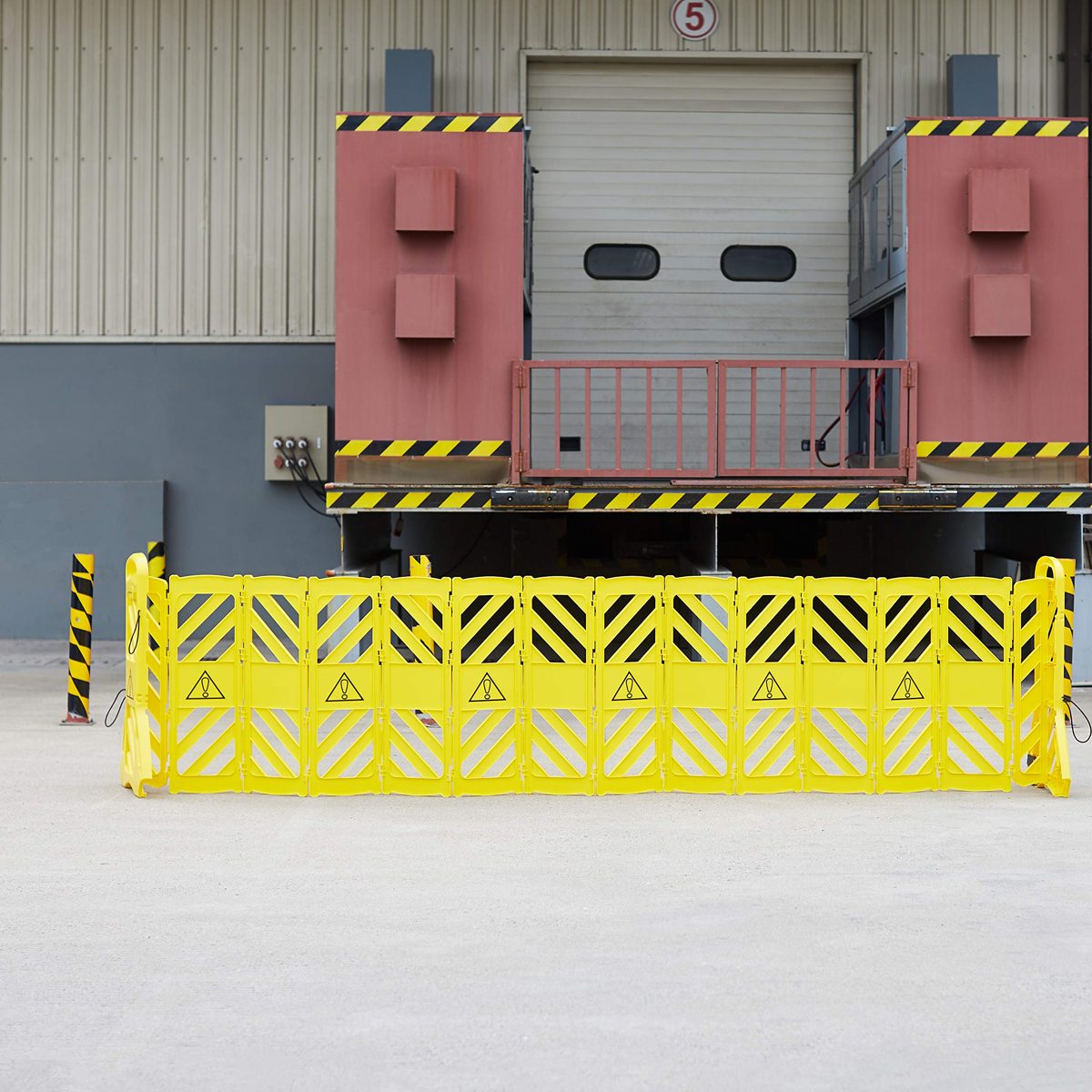 AmazonCommercial Expandable Mobile Barricade System, Yellow