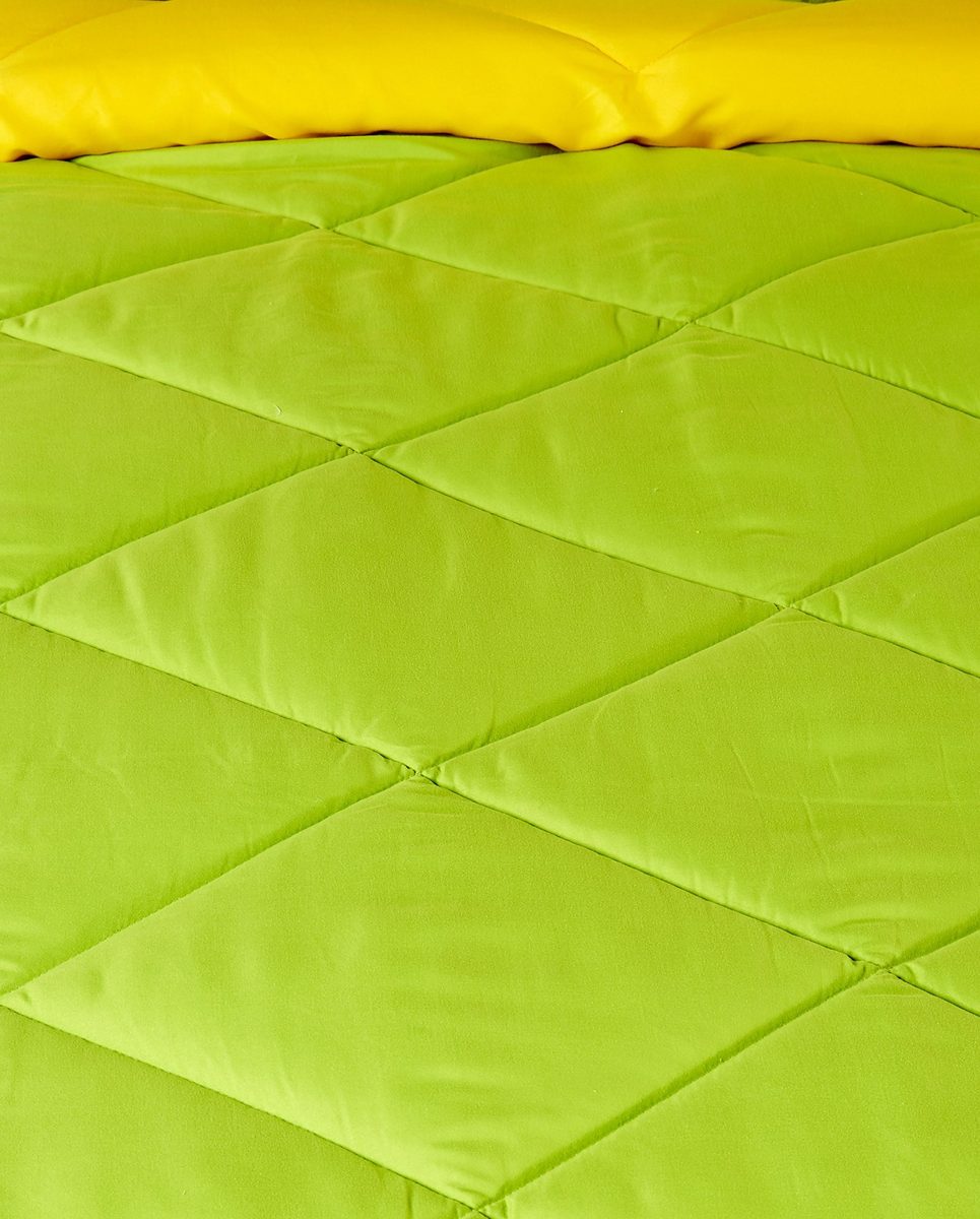 Amazon Brand - Solimo Microfiber Reversible Comforter, Single (Olive Green & Cheery Yellow, 200 GSM)