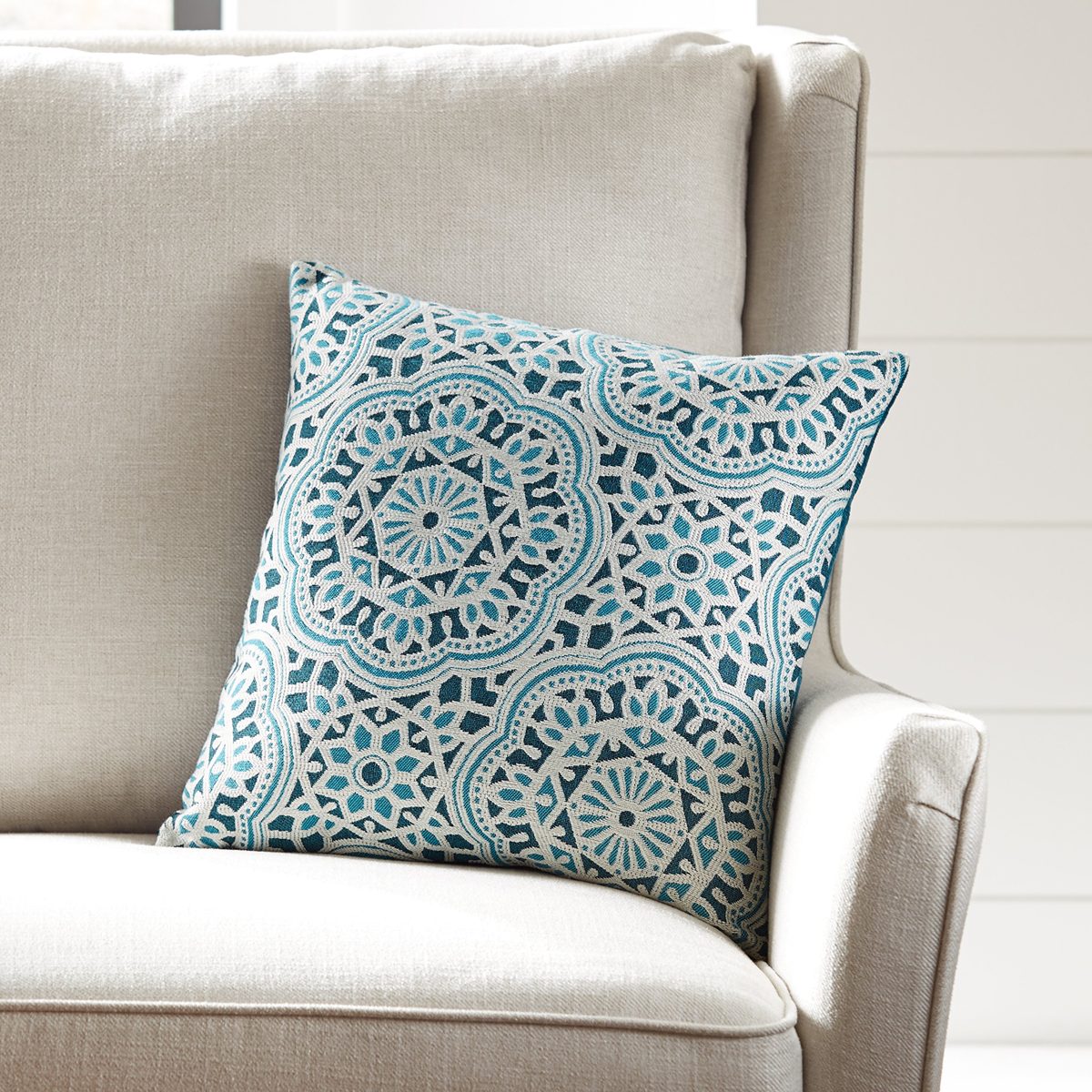 Amazon Brand – Stone & Beam Medallion Decorative Throw Pillow, 17" x 17", Aqua