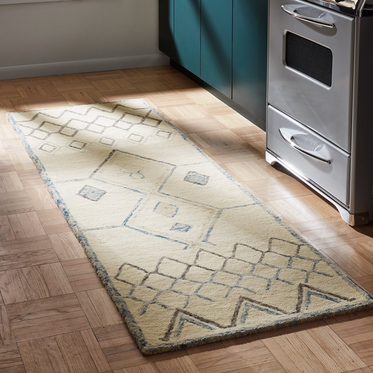 Amazon Brand – Rivet Geometric Boho Wool Runner Rug, 2'6" x 8', Cream with Blue