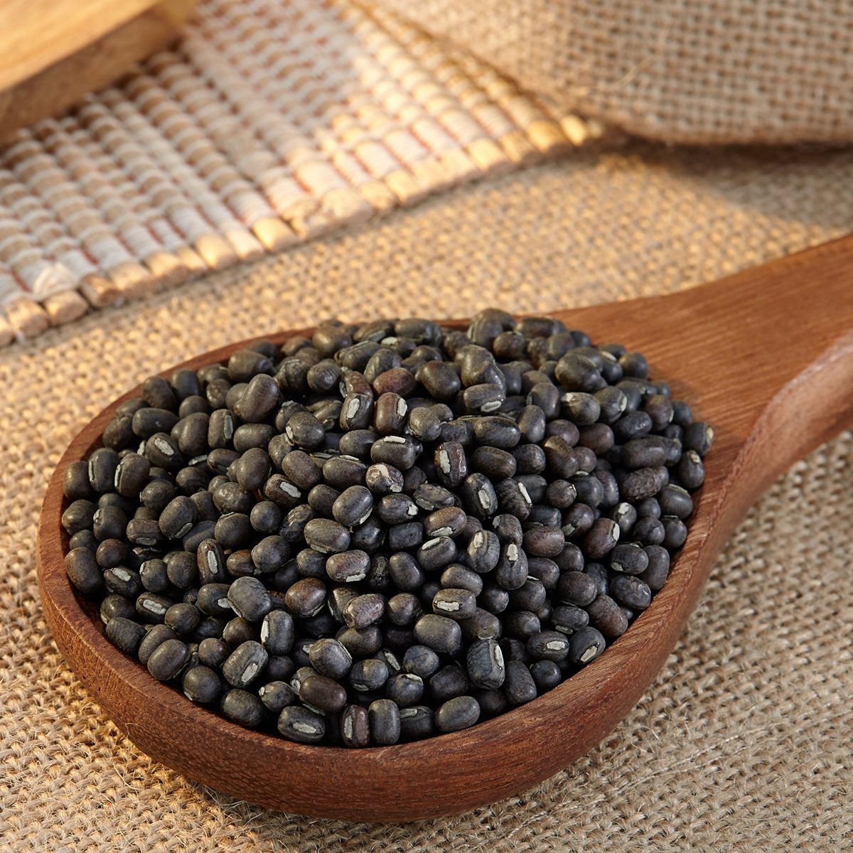 Amazon Brand - Vedaka Popular Black Urad Whole / Sabut, 1 kg