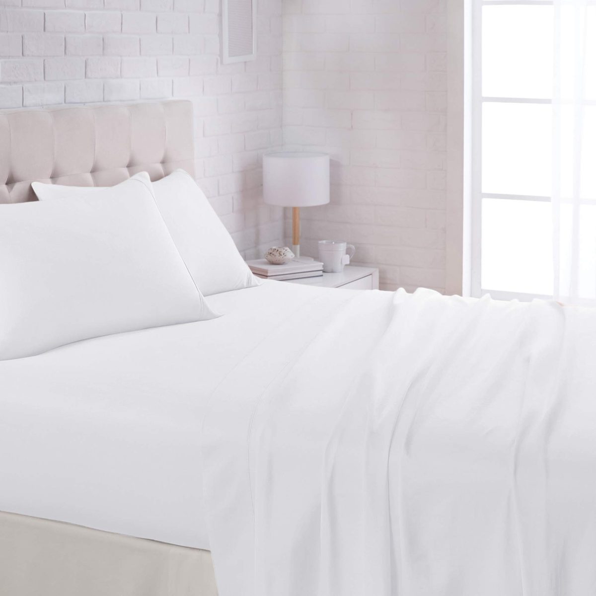 AmazonBasics Lightweight Super Soft Easy Care Microfiber Bed Sheet Set with 16" Deep Pockets - King, Bright White