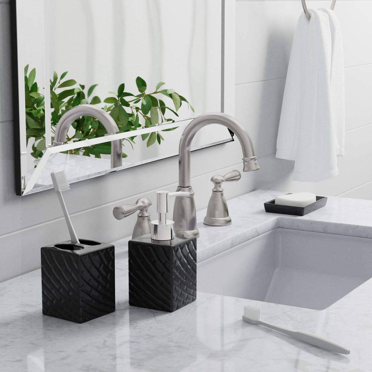 AmazonBasics 3-Piece Ceramic Bathroom Accessories Set, Black