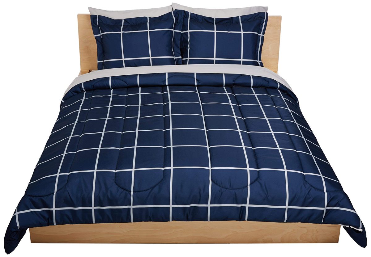 AmazonBasics 7-Piece Bed-in-A-Bag - Full/Queen, Navy Simple Plaid (Renewed)