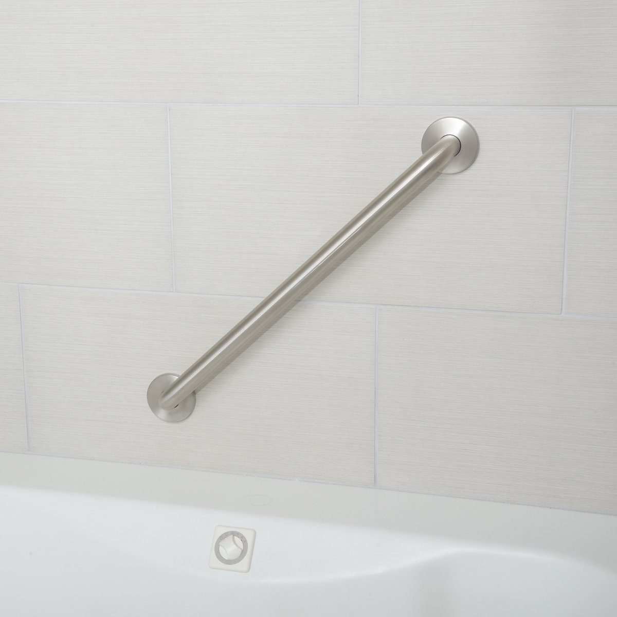 AmazonBasics Bathroom Handicap Grab Bar - 18-Inch Length, 1.25-Inch Diameter