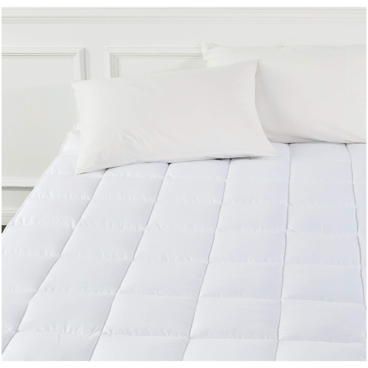 AmazonBasics Soft Mattress Topper with Microfiber-Polyester Filling and Straps, 180 x 200 cm, White