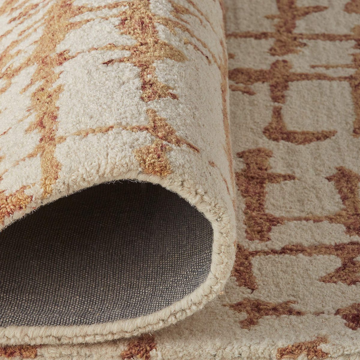Amazon Brand – Stone & Beam Distressed Handtufted Cotton and Wool Area Rug 5' x 8', Gold and Cream