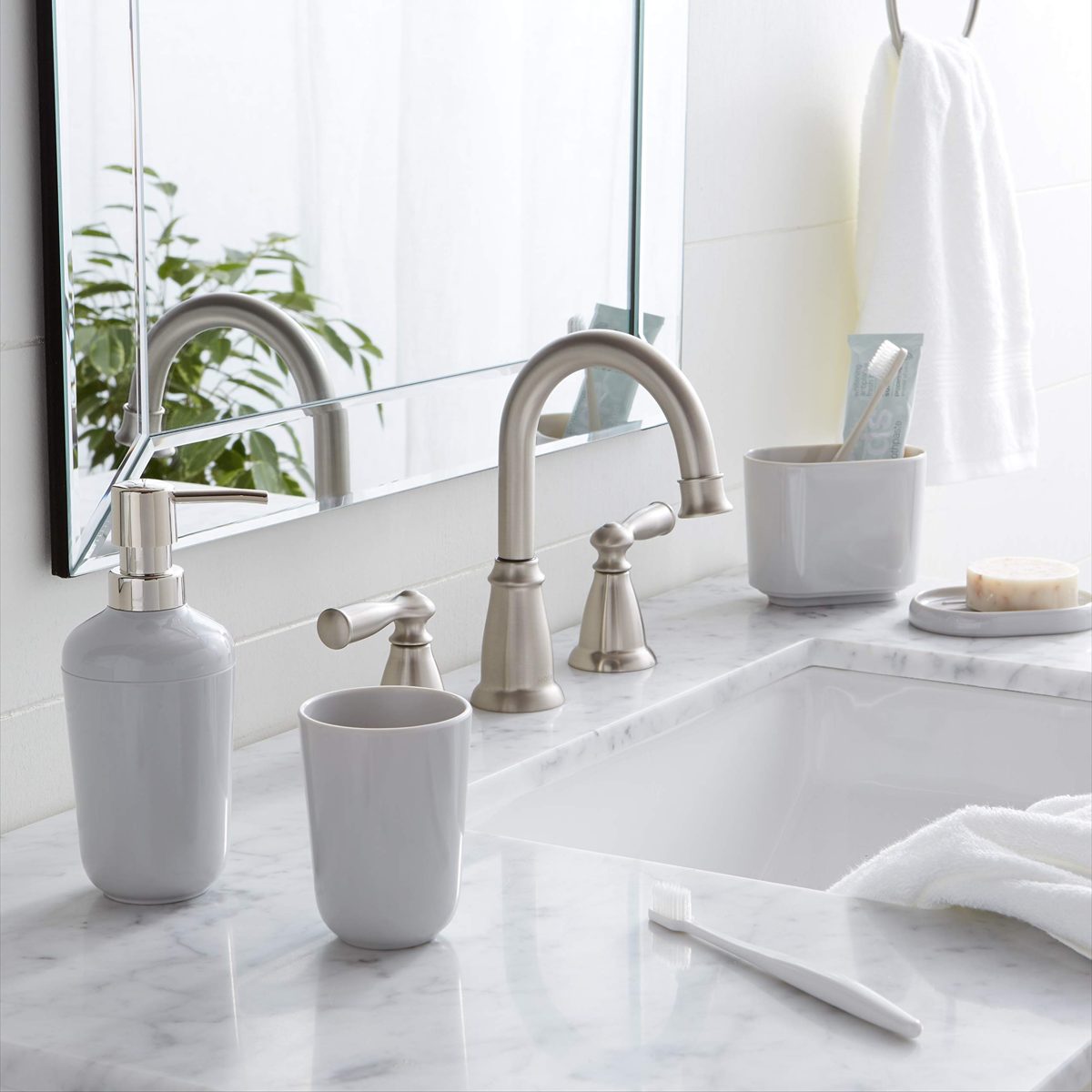 AmazonBasics 5-Piece Bathroom Accessories Set
