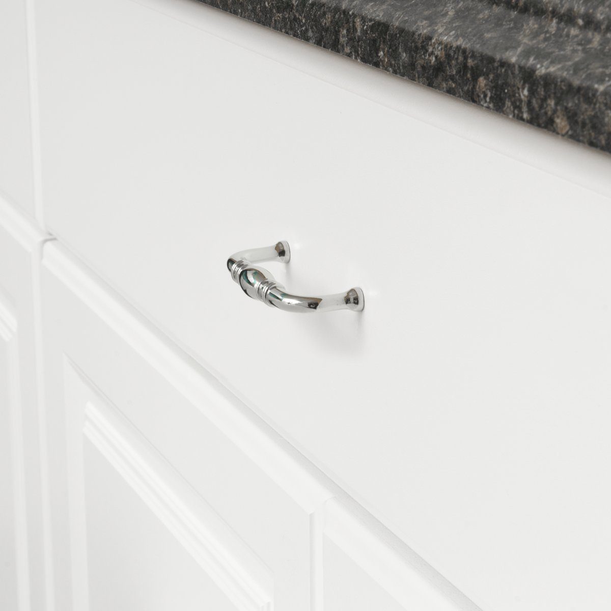 AmazonBasics Traditional Drawer Cabinet Handle, AB2900-PC-10