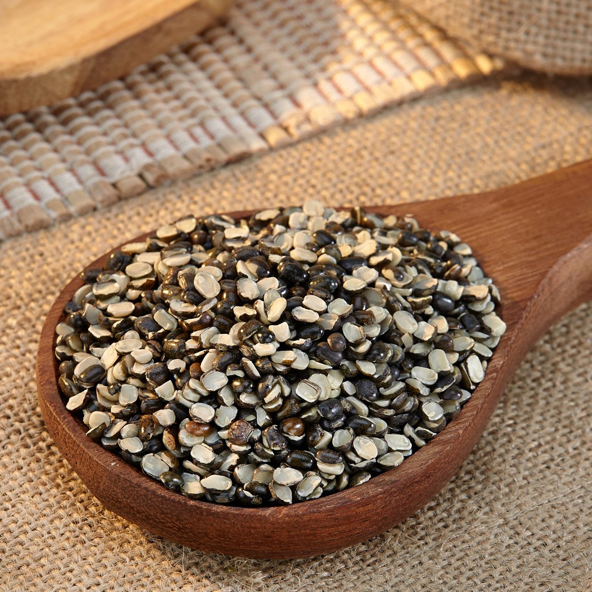 Amazon Brand - Vedaka Popular Black Urad Split, 1kg