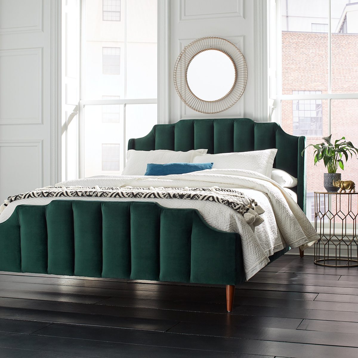Amazon Brand – Rivet Gwyneth Mid-Century Velvet King Bed with Headboard, 92.1" L, Jade Green