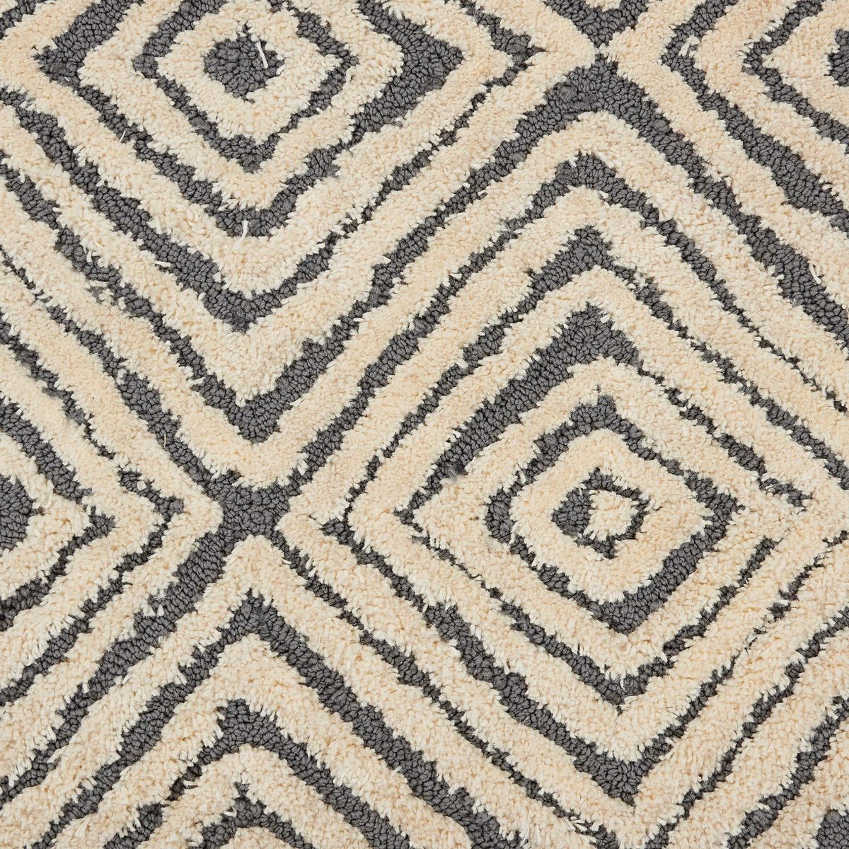 Amazon Brand – Rivet Contemporary Diamond Patterned Area Rug, 10'6" x 8', Grey Ivory