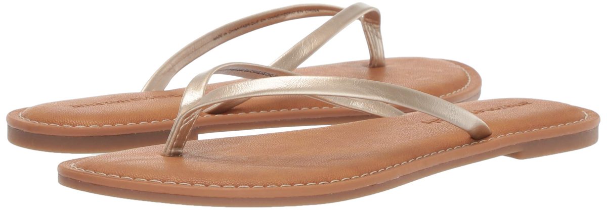 Amazon Essentials Women's Thong Sandal, Gold, 6 B US