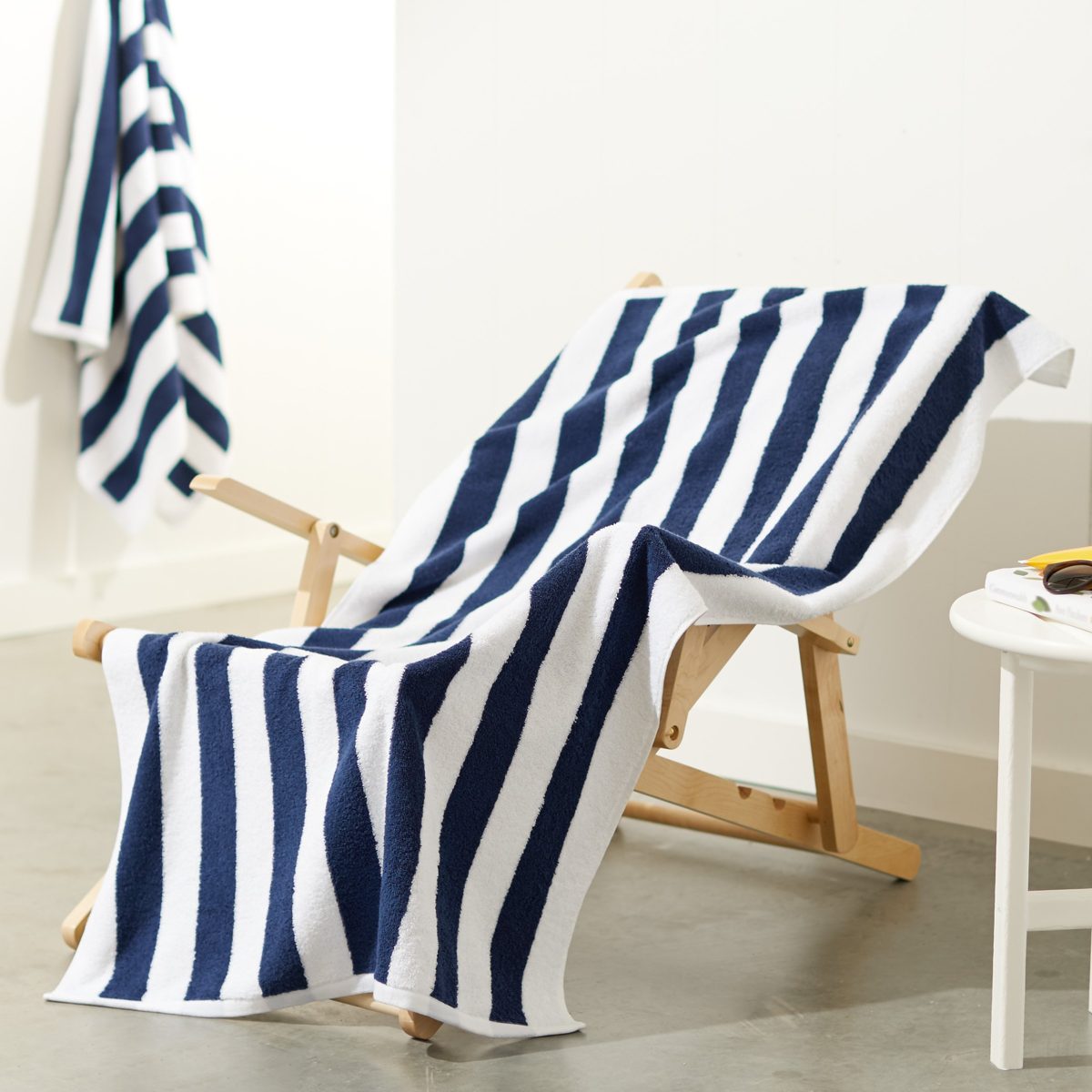 AmazonBasics Cabana Stripe Beach Towel - Pack of 2, Navy Blue