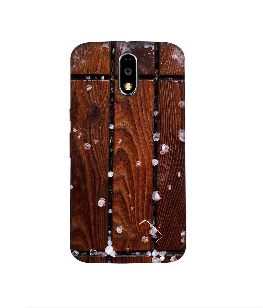 Amazon Brand - Solimo Designer Wood with Snow 3D Printed Hard Back Case Mobile Cover for Motorola Moto G4 Plus
