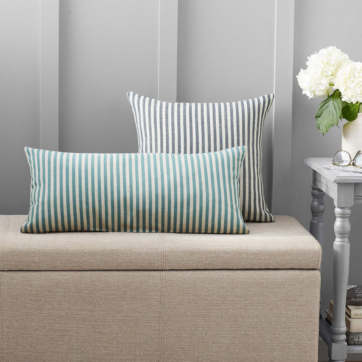 Amazon Brand – Ravenna Home Casual Striped Throw Pillow - 17 x 17 Inch, Navy