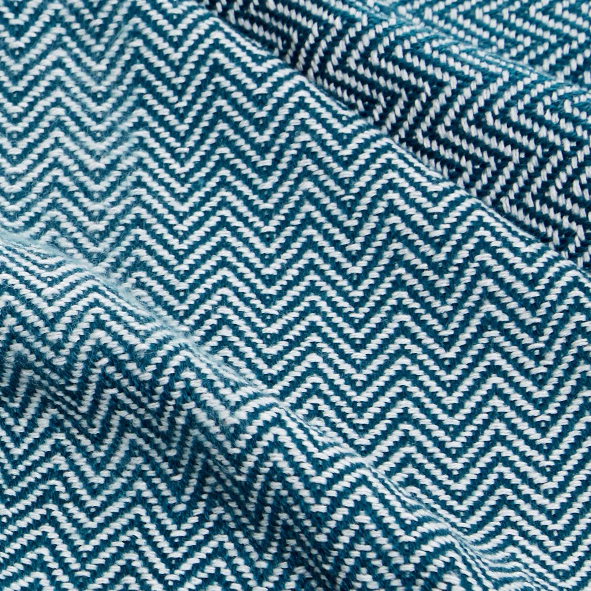 AmazonBasics Herringbone Knitted Fringed Blanket