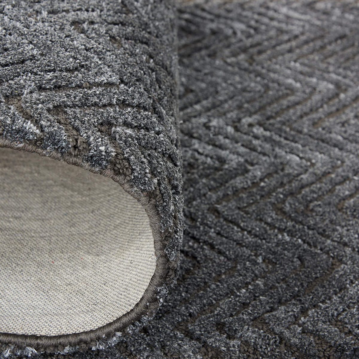Amazon Brand – Rivet Contemporary Chevron Runner Hallway Rug, 7' 6" x 2' 3", Grey