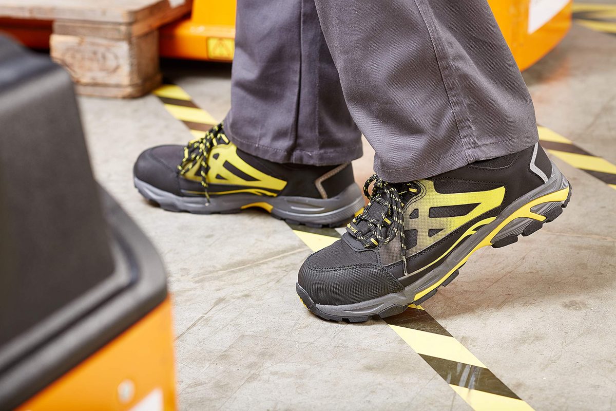 AmazonCommercial Steel Toe Cap Safety Shoes for Men Women Protective Industrial Trainers Work Shoes for Construction Site Black/Yellow Size 46