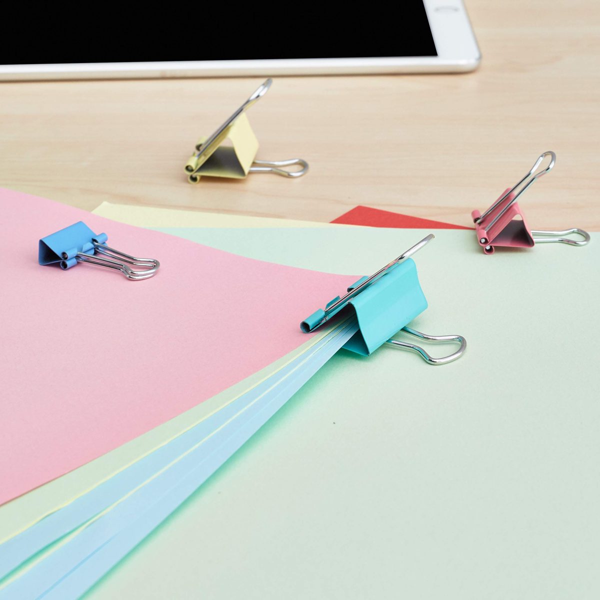 AmazonBasics Coloured Binder Clips, Pack of 60 (Assorted Sizes)