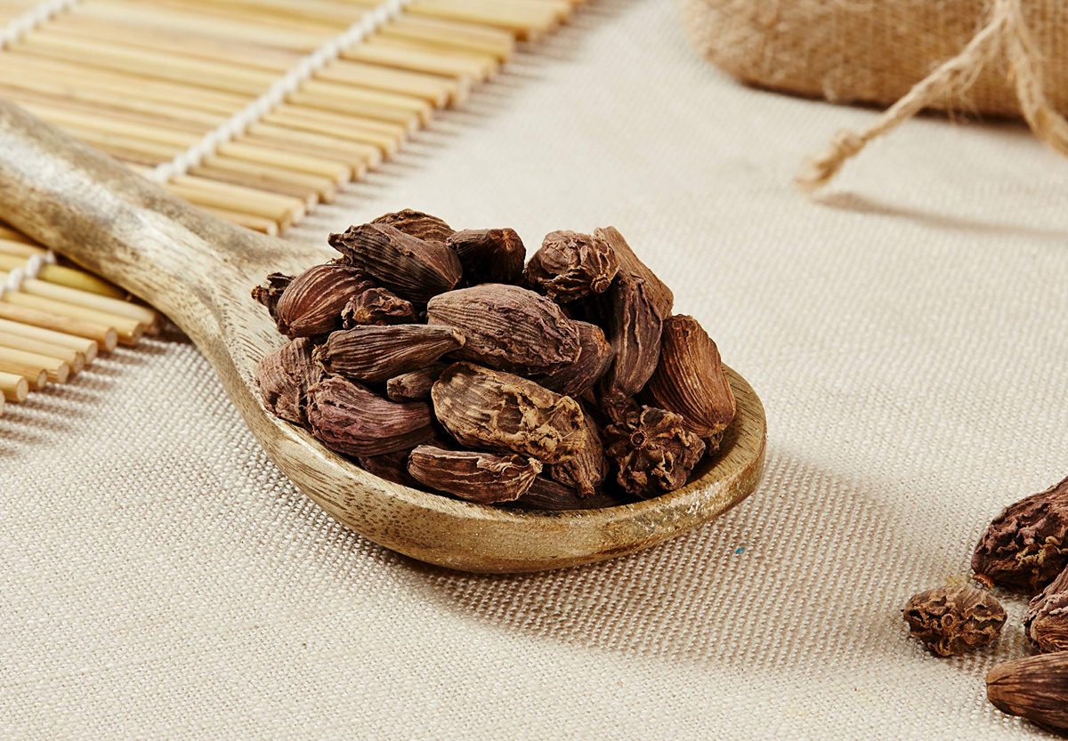 Amazon Brand - Vedaka Black Cardamom (Kaale Elaichi), 100g