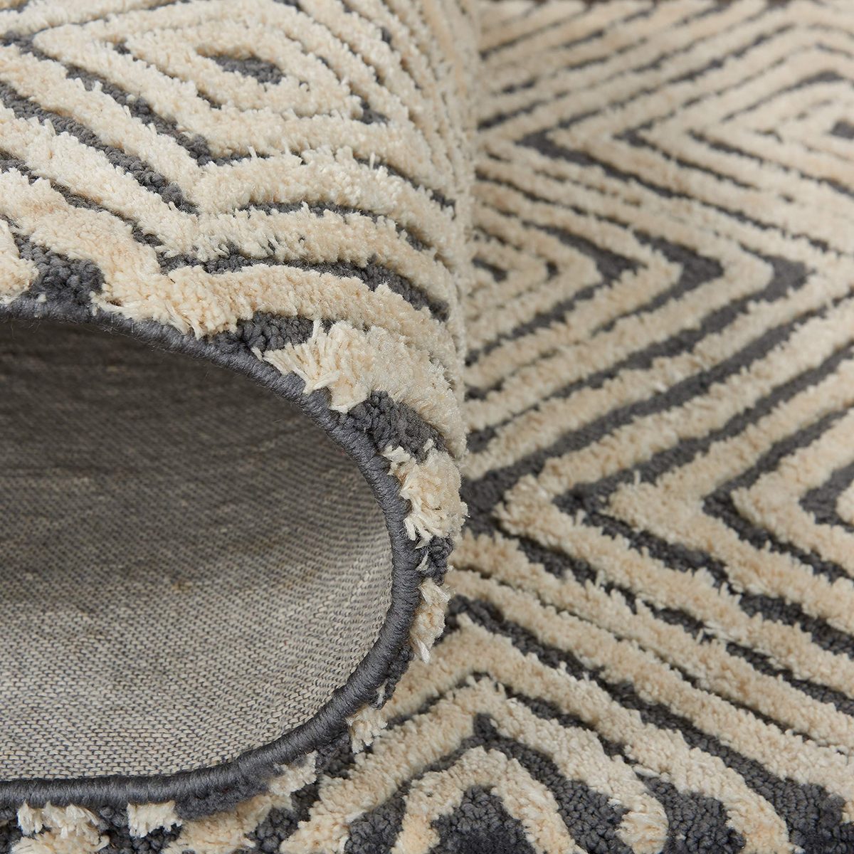 Amazon Brand – Rivet Contemporary Diamond Patterned Area Rug, 10'6" x 8', Grey Ivory