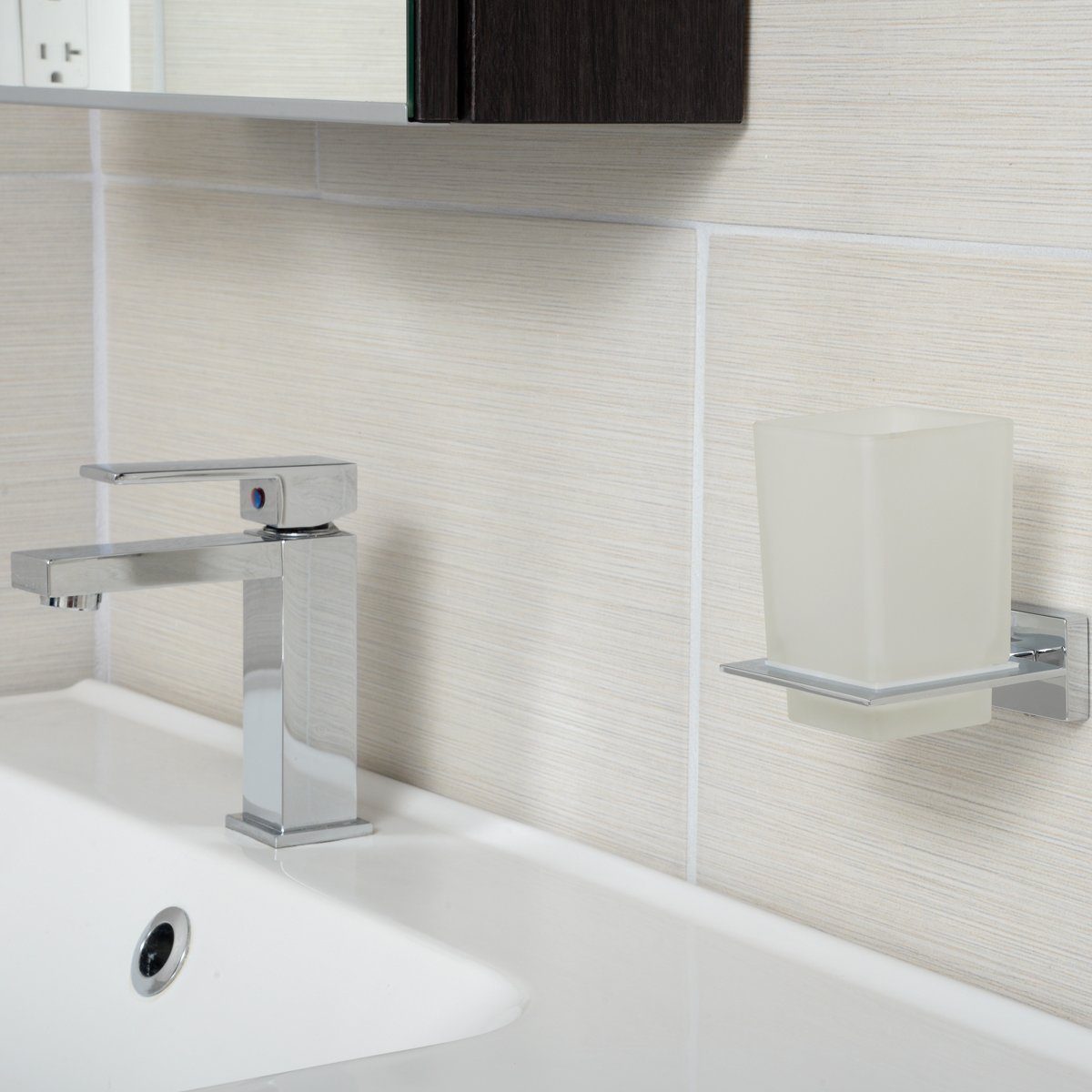 AmazonBasics Euro Toilet Roll Holder, AB-BR825-PC