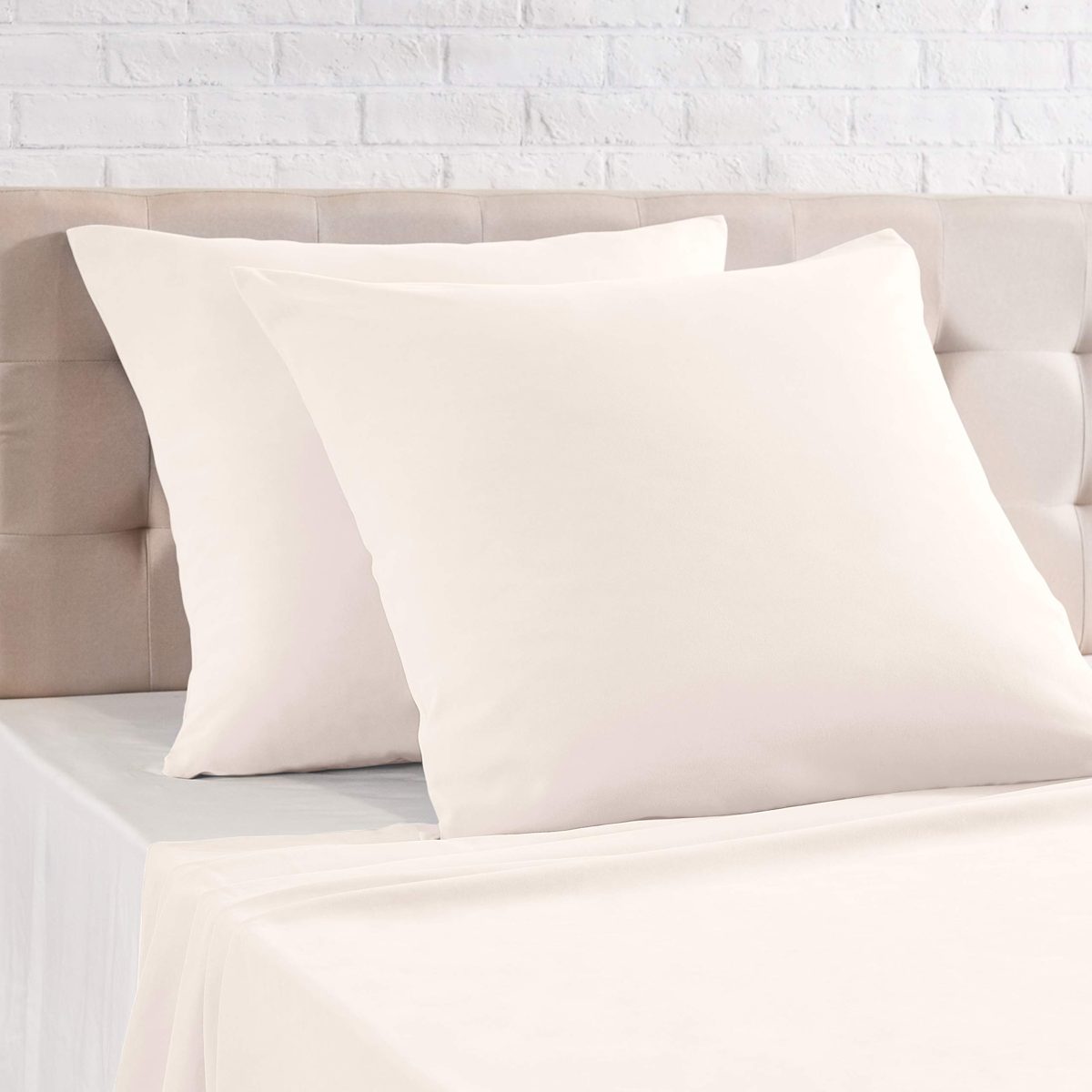AmazonBasics Premium Microfiber Pillowcases, 2-Pack - 80 x 80 cm, Cream