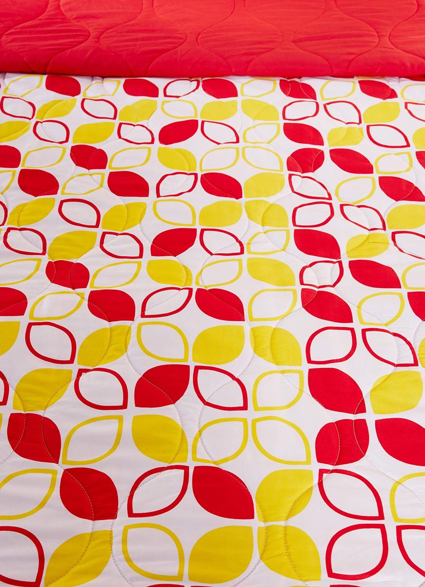 Amazon Brand - Solimo Arendale Microfibre Printed Quilt Blanket, Double, 120 GSM, Yellow and Red